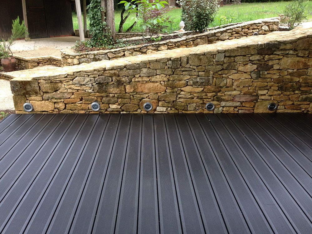 Lame de terrasse en bois - composite FOREXIA Elégance rainurée